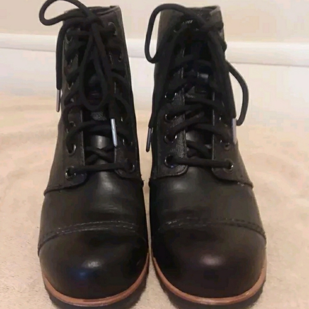 SOLD.      New sorel wedge